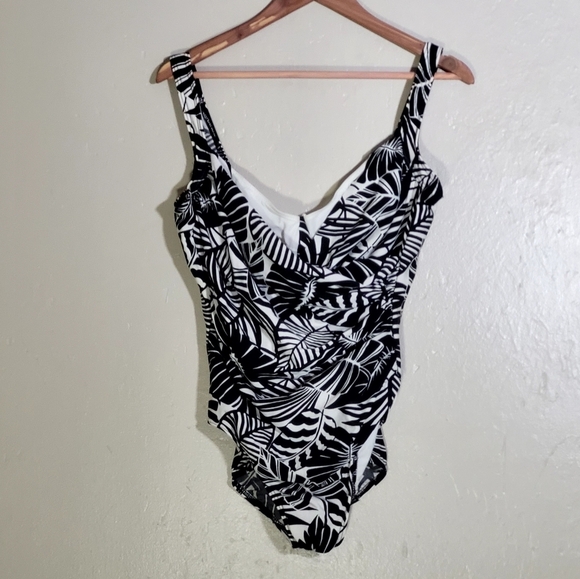 Miraclesuit Tummy Control Banana Leafs Swimsuit - Picture 1 of 5